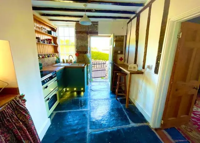 Castle Buildings Cottage1
