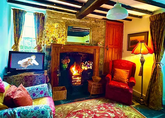 Castle Buildings Cottage1