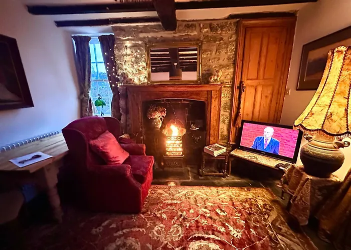 Castle Buildings Cottage1