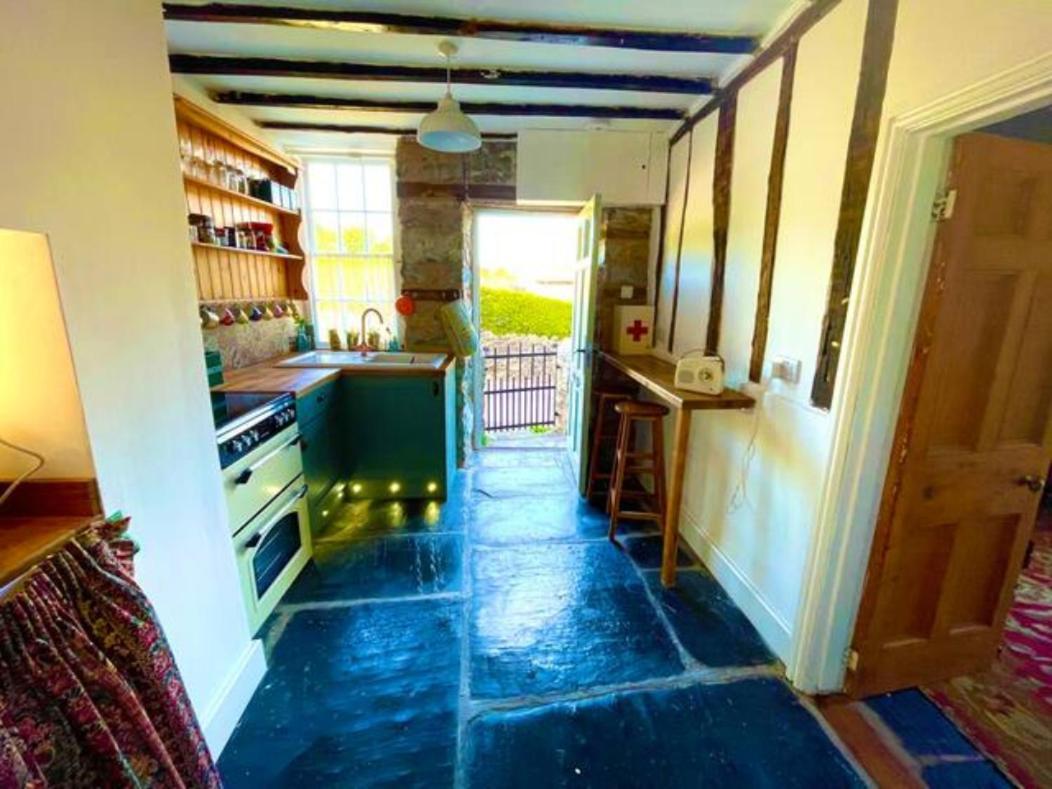 Castle Buildings Cottage1 *