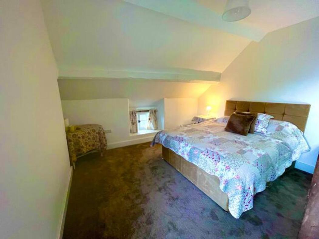 Castle Buildings Cottage1 *
