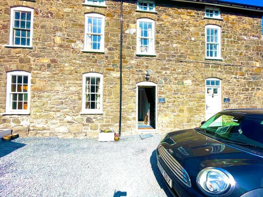 Castle Buildings Cottage1 * Llanrhaeadr-ym-Mochnant