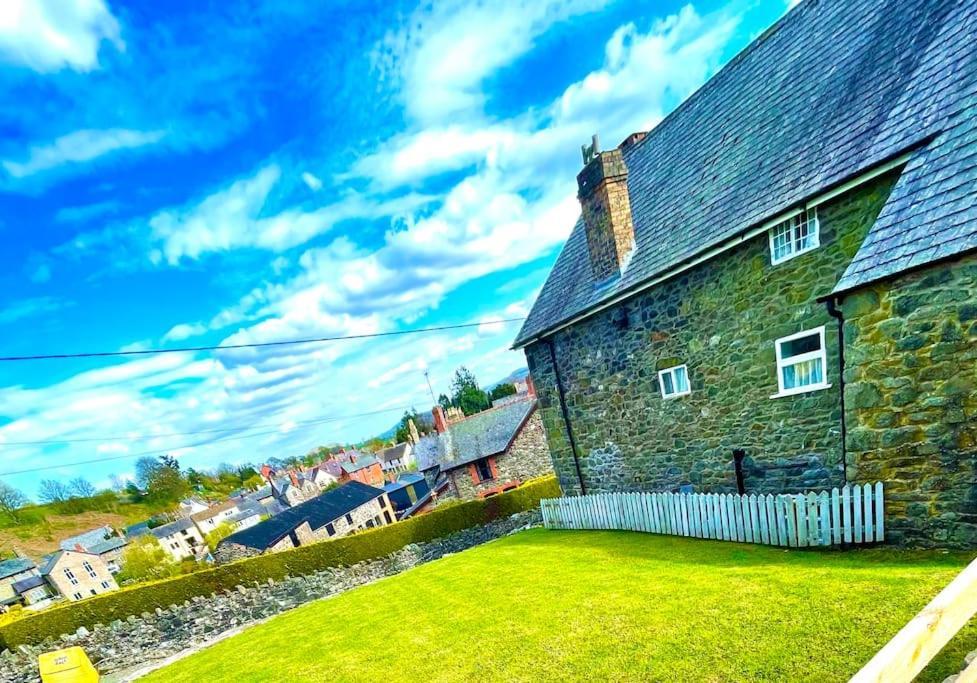 Castle Buildings Cottage1