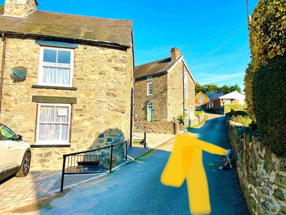 Castle Buildings Cottage1 * Llanrhaeadr-ym-Mochnant