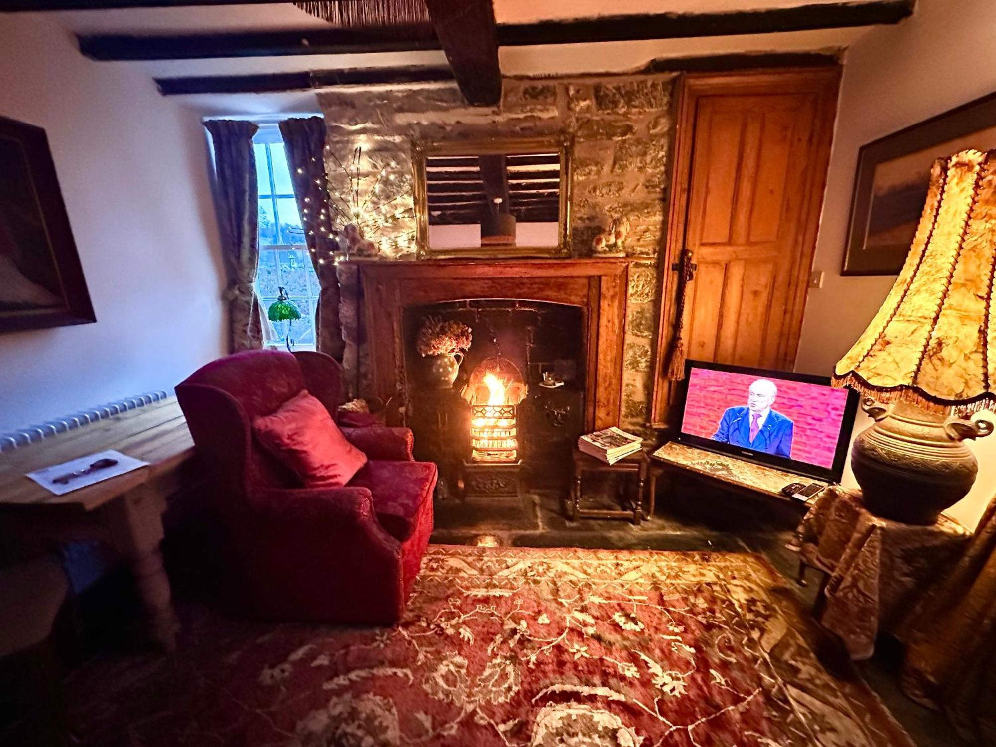 Castle Buildings Cottage1